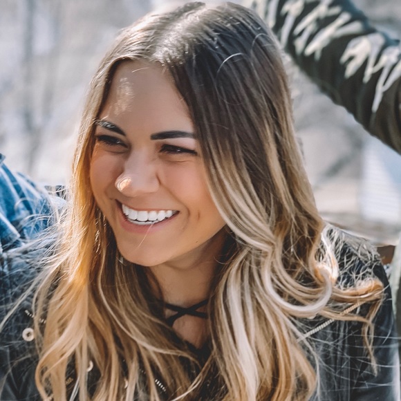 Meet your Posher, Christina - Picture 1 of 1